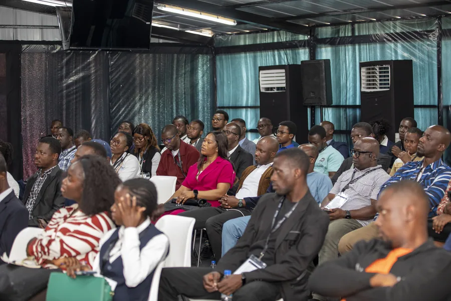 Workshops, in small groups and built on operational cases.