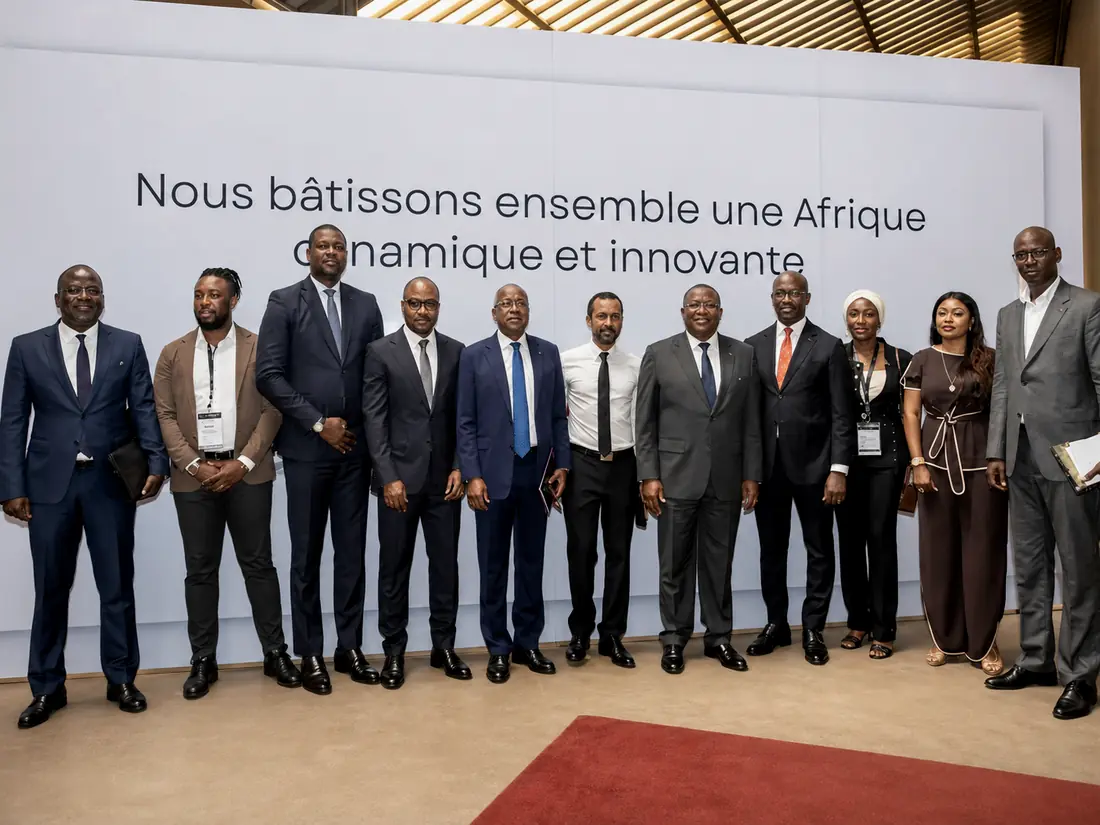 Photo de famille de l'édition 2024, réunissant dirigeants publics et privés